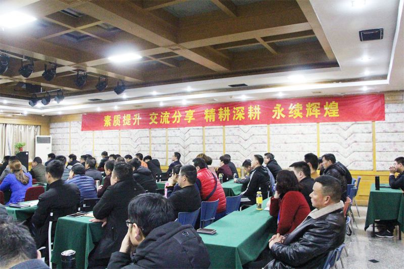 長(zhǎng)刀駿馬颯踏山川，智勇毅堅(jiān)誓創(chuàng)輝煌