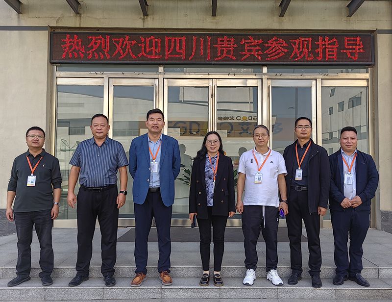 熱烈歡迎四川厚全生態(tài)農(nóng)業(yè)營養(yǎng)技術總監(jiān)何國茹、廣西立騰農(nóng)牧董事長吳錦山等一行蒞臨艾格多集團河南岐伯基地實地參觀考察